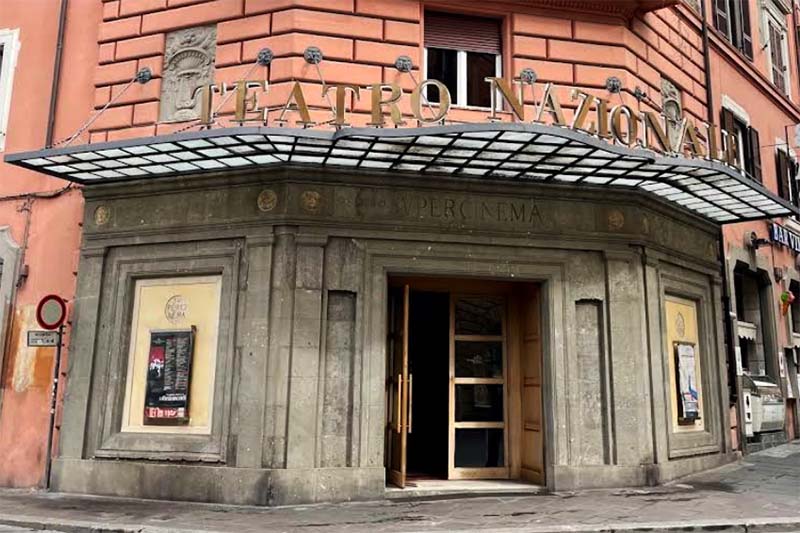 Faccia del Teatro Nazionale di Roma