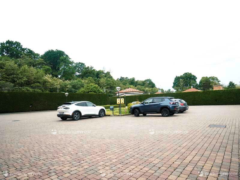 Orange Hotel Parking Posti auto scoperti Orange Hotel Parking