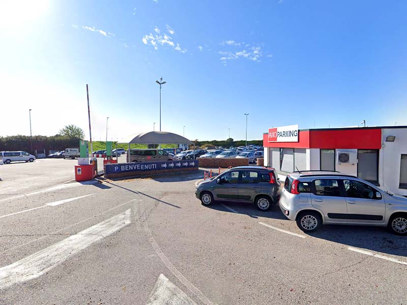 ParkingMyCar Aeroporto Verona auto parcheggiate ParkingMyCar Aeroporto Verona