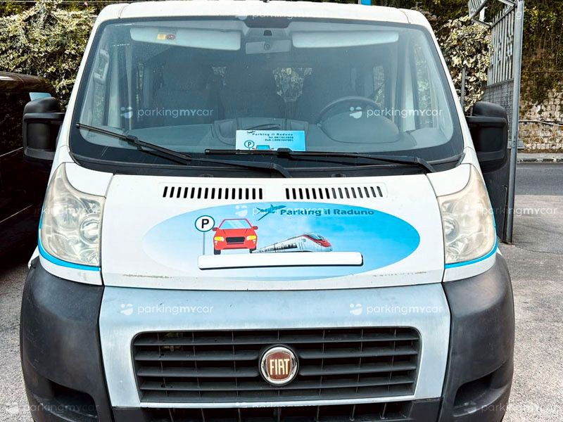 Il Raduno Parking Aereo - Aeroporto Napoli Navetta bianca Il Raduno Parking Aereo - Aeroporto Napoli