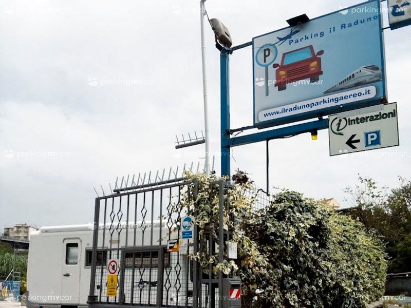 Il Raduno Parking Aereo - Aeroporto Napoli Insegna Il Raduno Parking Aereo - Aeroporto Napoli