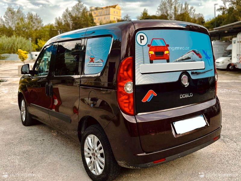 Il Raduno Parking Aereo - Aeroporto Napoli Navetta nera Il Raduno Parking Aereo - Aeroporto Napoli