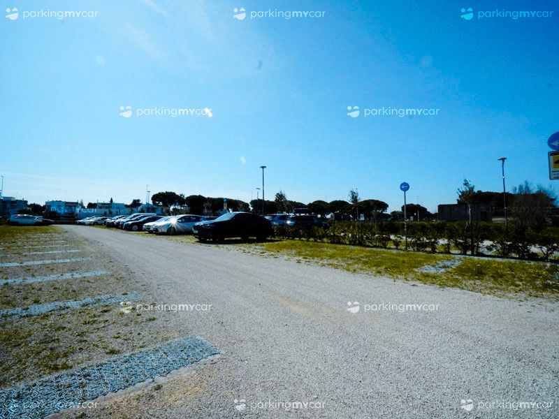 Quick Low Cost - Aeroporto Bari Posti auto scoperti Quick Low Cost - Aeroporto Bari